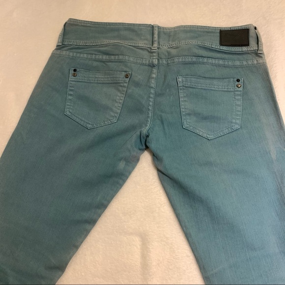 Vintage Wash Green Jeans from Bershka - Picture 6 of 9